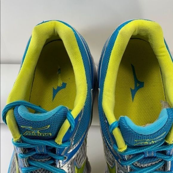 Mizuno women size 10.5 “SEXY”running shoe - Picture 4 of 16